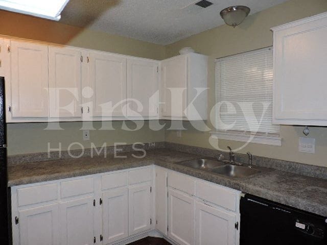 Building Photo - 2317 Curbertson St