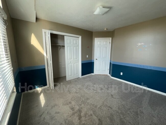 Building Photo - 9541 S Newkirk St