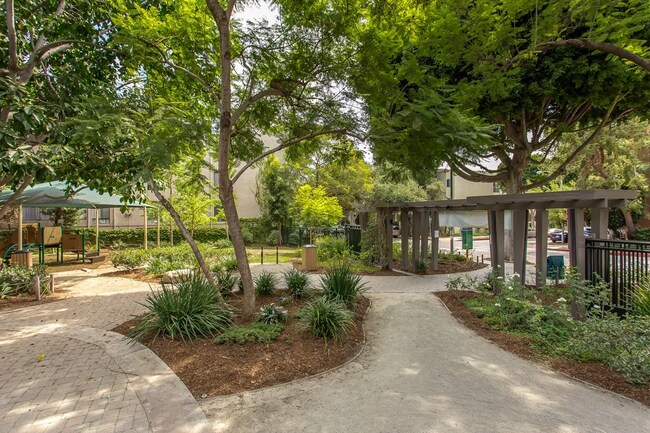 Building Photo - 1010 N Kings Rd