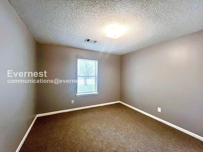 Building Photo - 44 Barnwell Dr