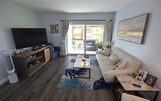 Building Photo - 2572 Emory Dr W