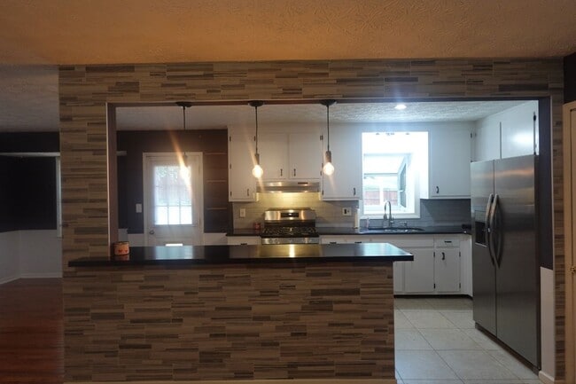 Building Photo - 3820 Menloe Way