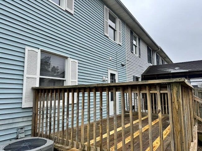 Building Photo - Affordable townhome in Milton, located in Ship Builders Village.