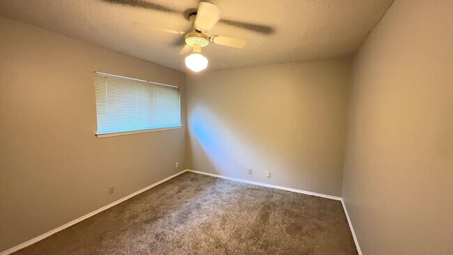 Building Photo - 6931 Wright Way St