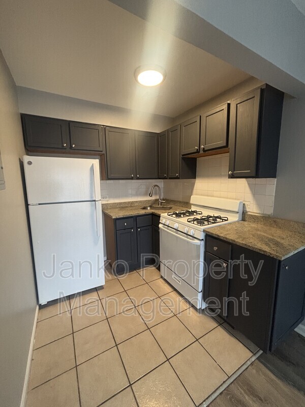 Primary Photo - 3333 Commercial Ave