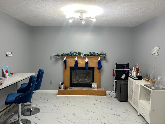 Building Photo - 9221 Westwood Dr