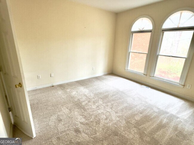 Building Photo - 219 Deerhill Dr