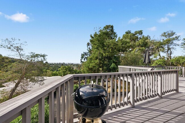 Building Photo - 4 Bed/2.5 Bath Multilevel Home with Amazing Views!