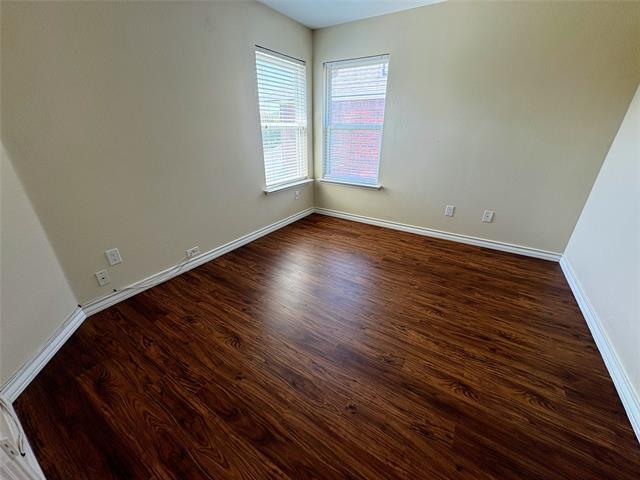 Building Photo - 512 Woodlake Dr
