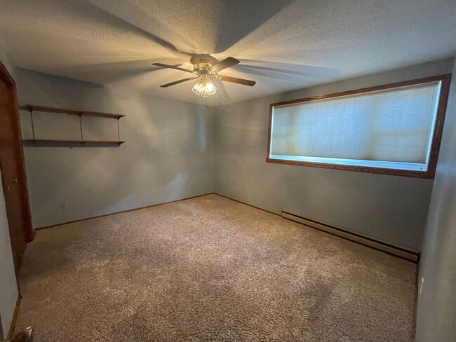 Building Photo - 2 bd/1.5 Bath Townhome FOR RENT!!