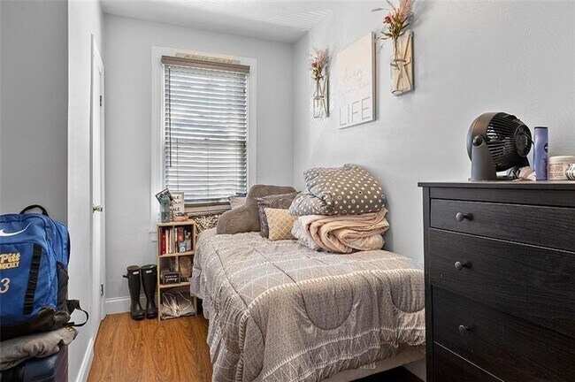 Building Photo - 858 Western Ave