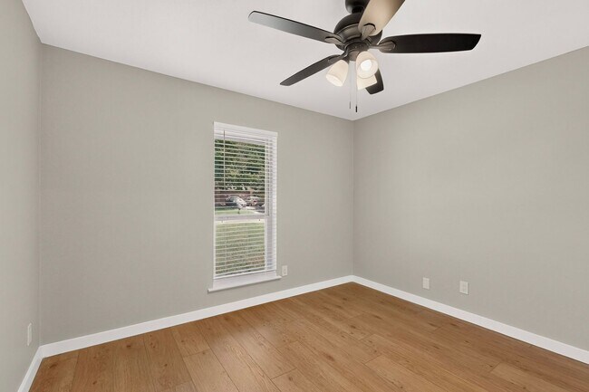 Building Photo - Newly Renovated Home In Grapevine Ready To Be Yours!!!!