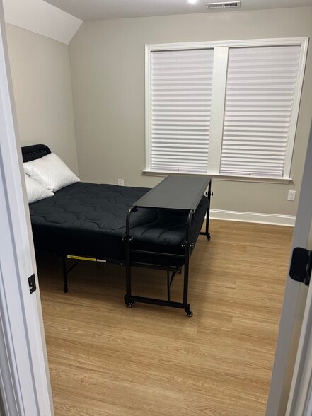 BR 2 - 2006 Linda Jones Ave