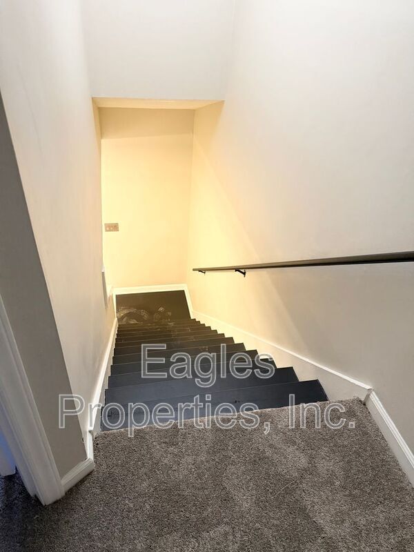 Building Photo - 2002 Stephens Ct