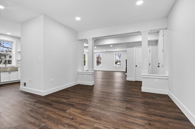 Building Photo - Spacious New Build in Quiet Silver Spring - Available Now