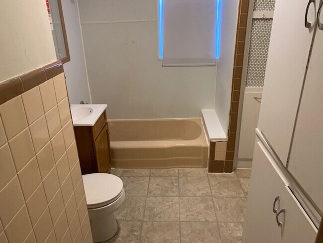 Building Photo - Great 2 Bed Available NOW