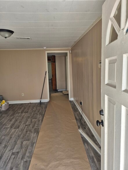 Living Room - 505 Carlton Ave