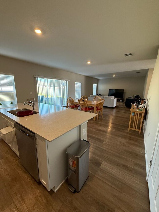 Building Photo - For Rent – Spacious 5-Bedroom Home in Lithia