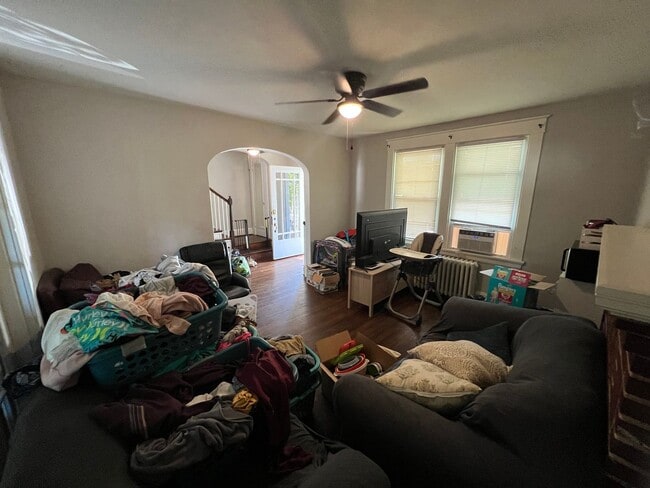 Building Photo - Spacious 4-Bedroom Home