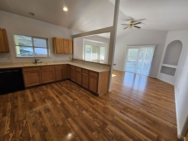 Building Photo - 3 bed 2 bath 2 Car Garage Cimarron Community Home FOR RENT!