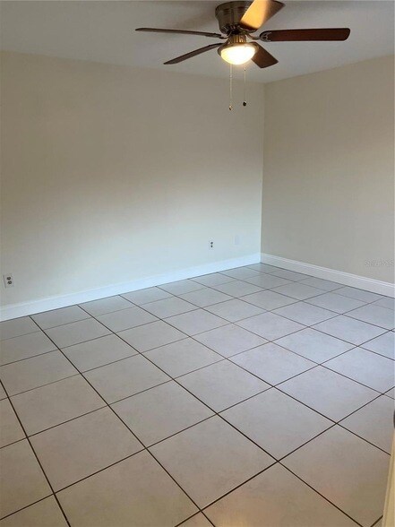 Building Photo - 16039 Grass Lake Dr