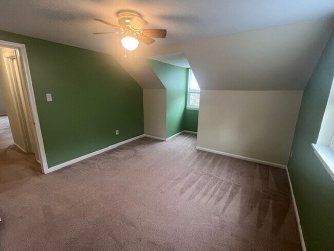 Building Photo - LOVELY CAPE COD WITH 4 BEDS, 2 BATHS AND G...