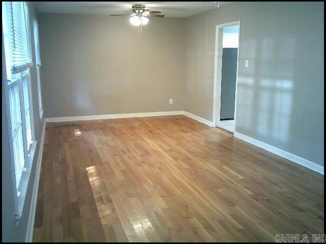 Building Photo - 303 Brookside Dr