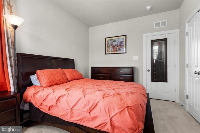 Building Photo - spacious 3-bedroom, 2 full and 2 half bathroom residence