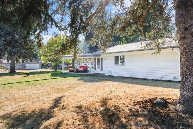 Building Photo - MOVE IN READY NOW! 2-Bedroom Rambler with Detached 900 Sq. Ft. Garage & Studio on Spacious Fenced...