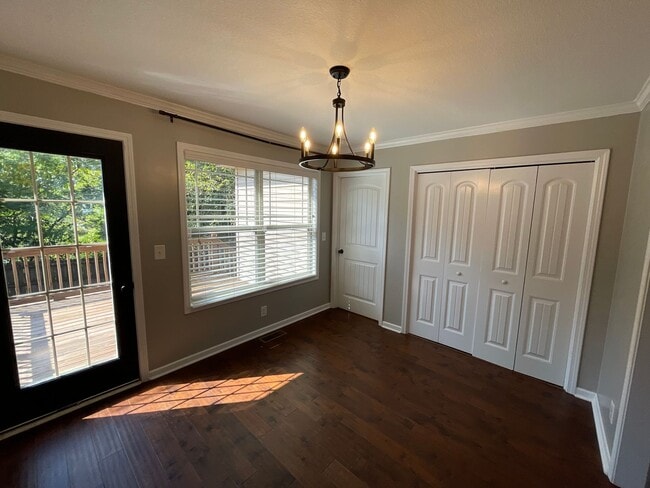 Building Photo - Well-Maintained 3 Bedroom, 2 Bath Home wit...
