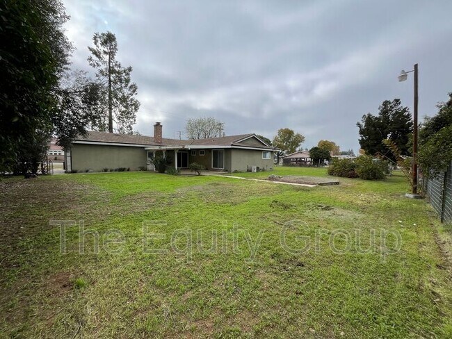 Building Photo - 2040 W Linda Vista Ave