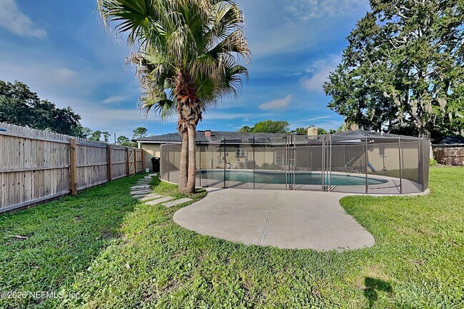Building Photo - 671 Custer Cir