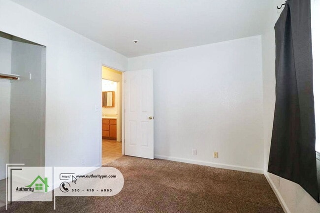 Building Photo - 2875 Reservoir Ln