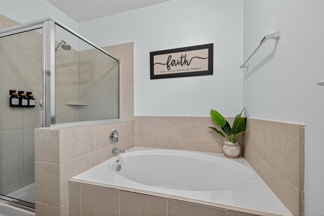 Building Photo - 10314 Douglas Fir Villa Ave