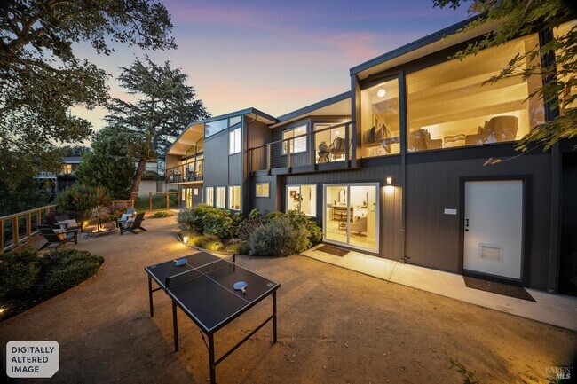 Building Photo - 453 Wellesley Ave