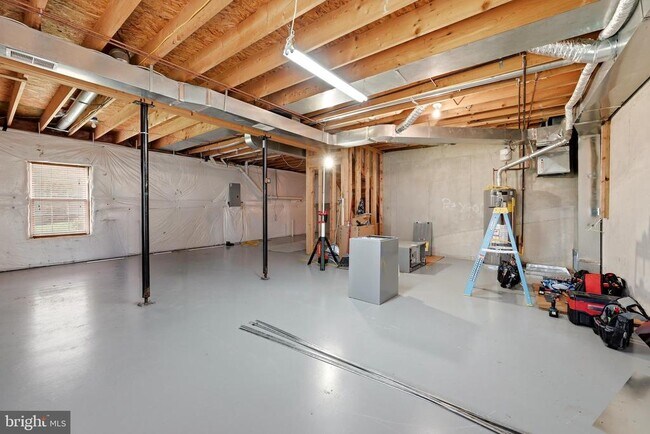 Building Photo - 2068 Stoneleigh Dr