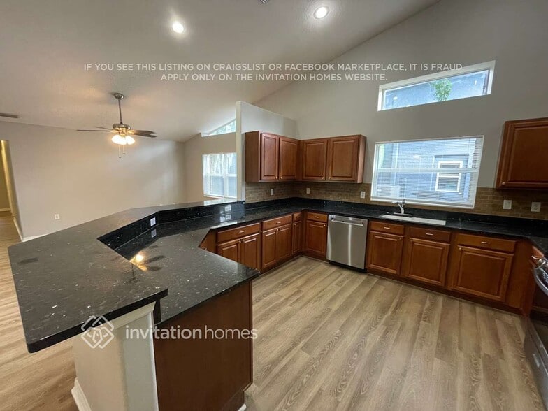 Building Photo - 5547 Foxtail Ct