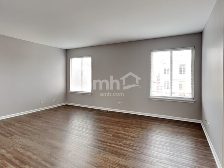 Building Photo - 2811 Stonebridge Dr