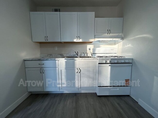 Building Photo - 1416 Oakland Rd NE