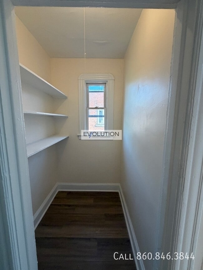 Building Photo - 906-908 Park St-3E
