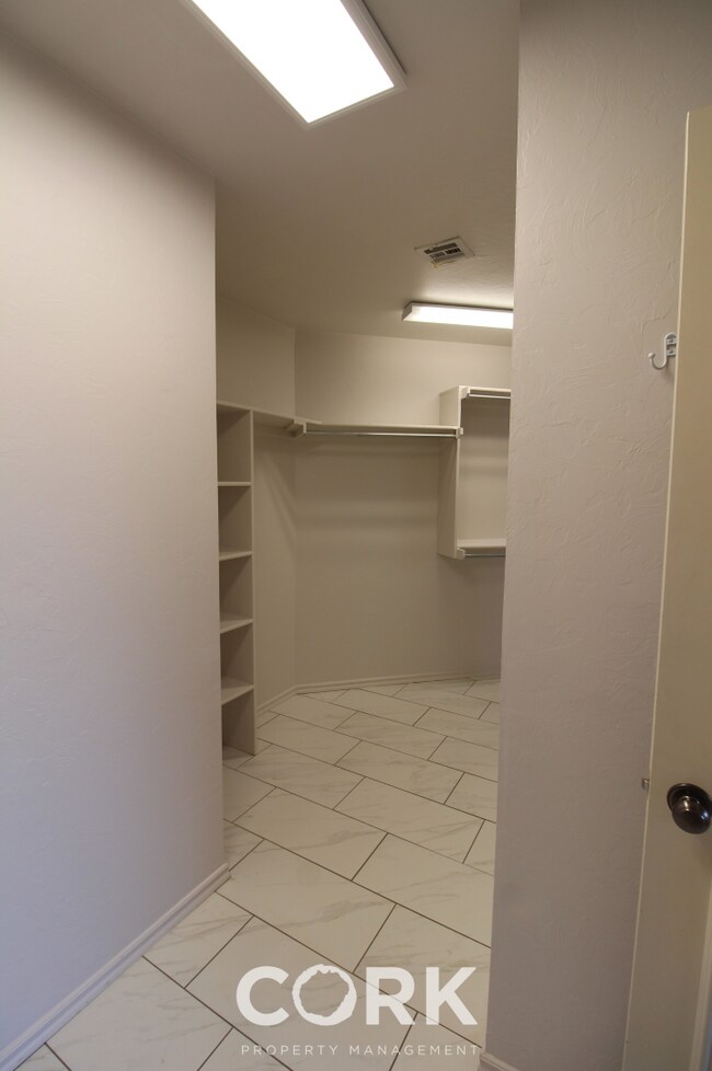 Building Photo - 2808 Stonebrook Rd