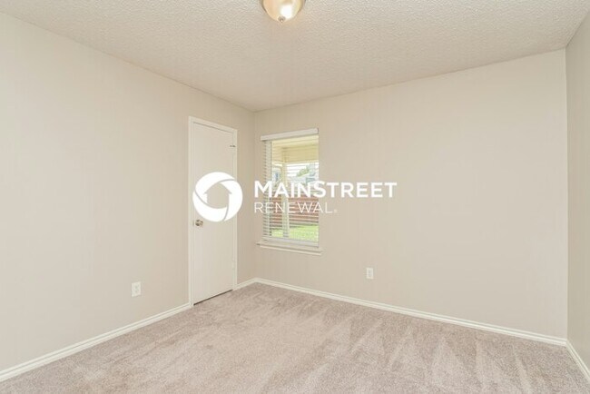 Building Photo - 3 Bedroom Pet-Friendly Home in Arlington, TX with Main Street Renewal