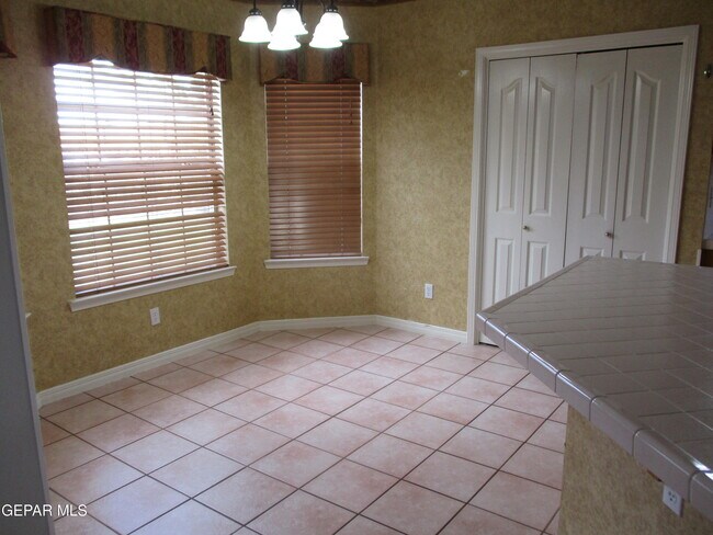 Building Photo - 2030 Paseo Del Prado Dr