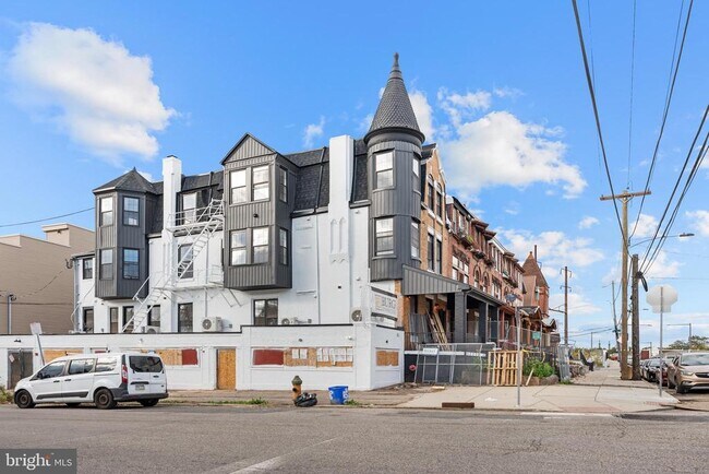 Building Photo - 900 N 41st St