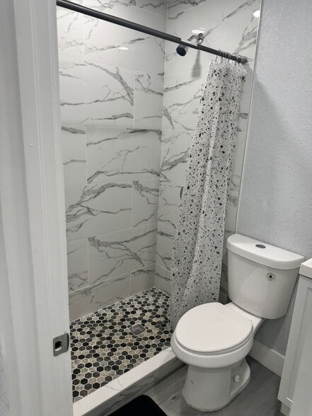 Building Photo - 803 E Cayuga St