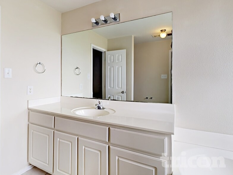 Building Photo - 5614 Red Canyon