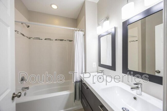 Building Photo - 314 E 22nd St