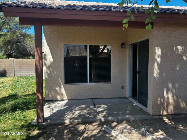 Building Photo - 755 W Baylor Ln