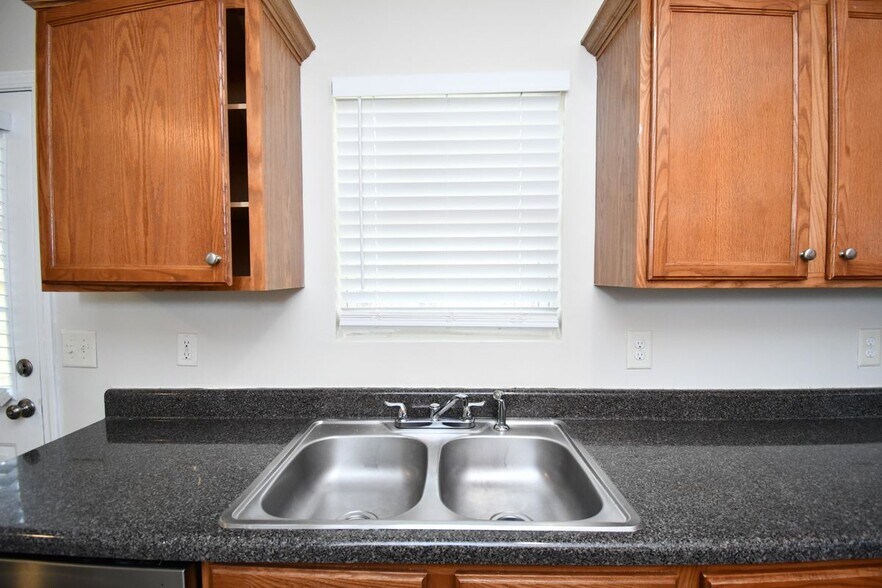 Building Photo - 639 Mill Stone Bluff