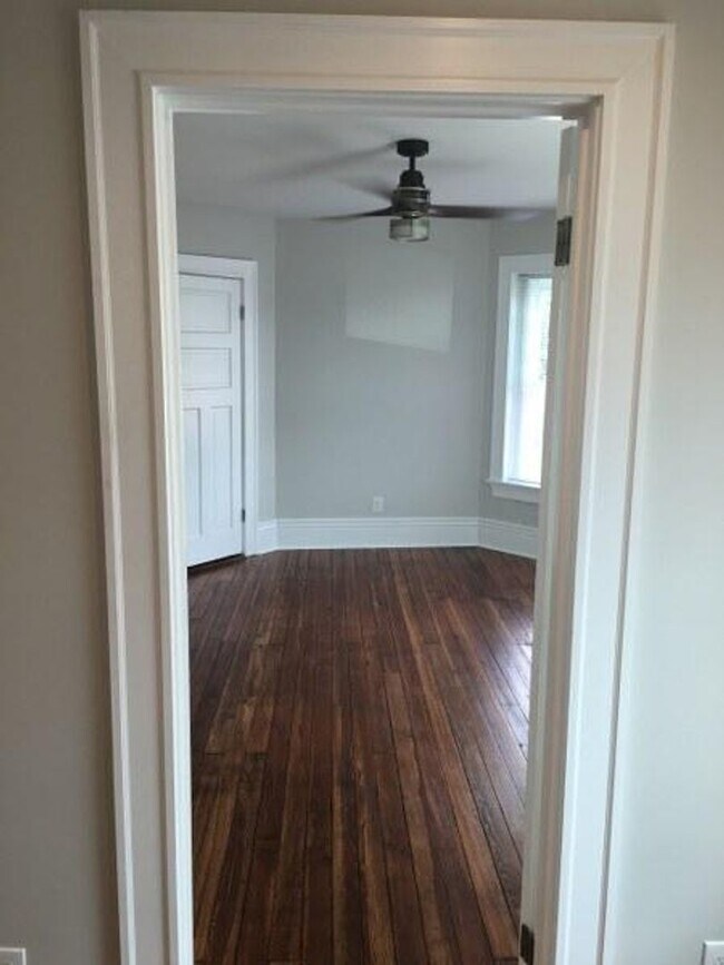 Building Photo - 1131